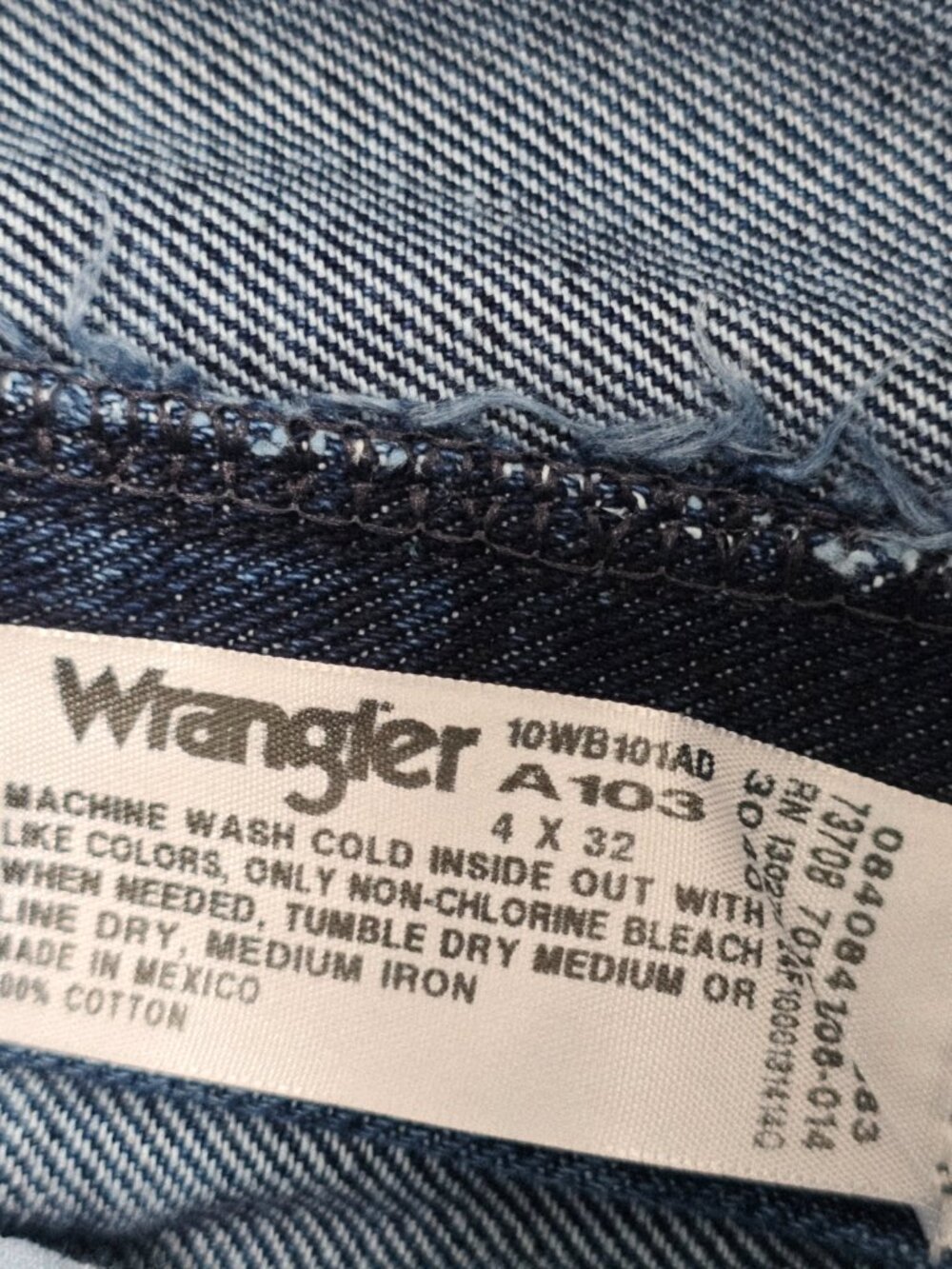 Wrangler Blues Relaxed Fit Jeans Dark Wash Women Size 4 x 32 NWT - Picture 5 of 7